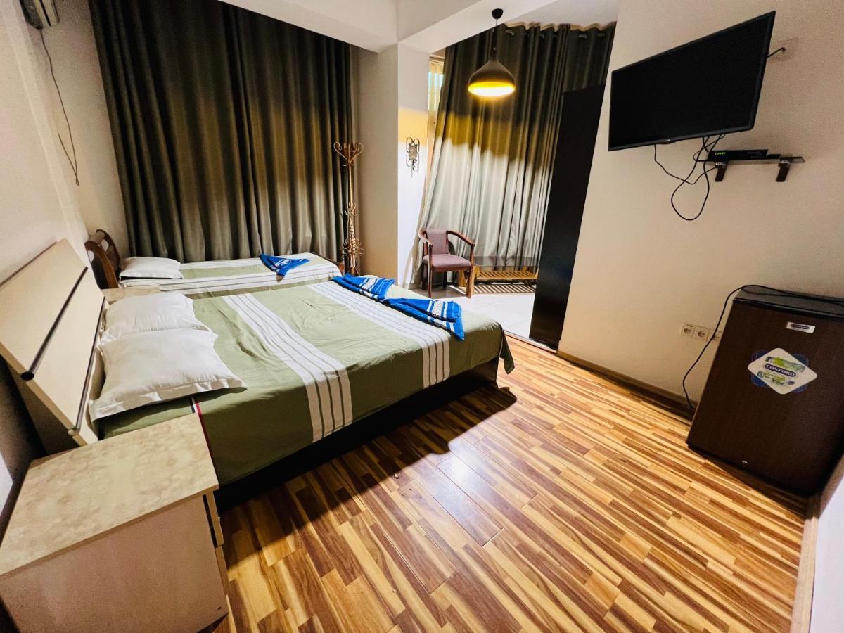 Hotel-Riverside Tasken Kültér fotó