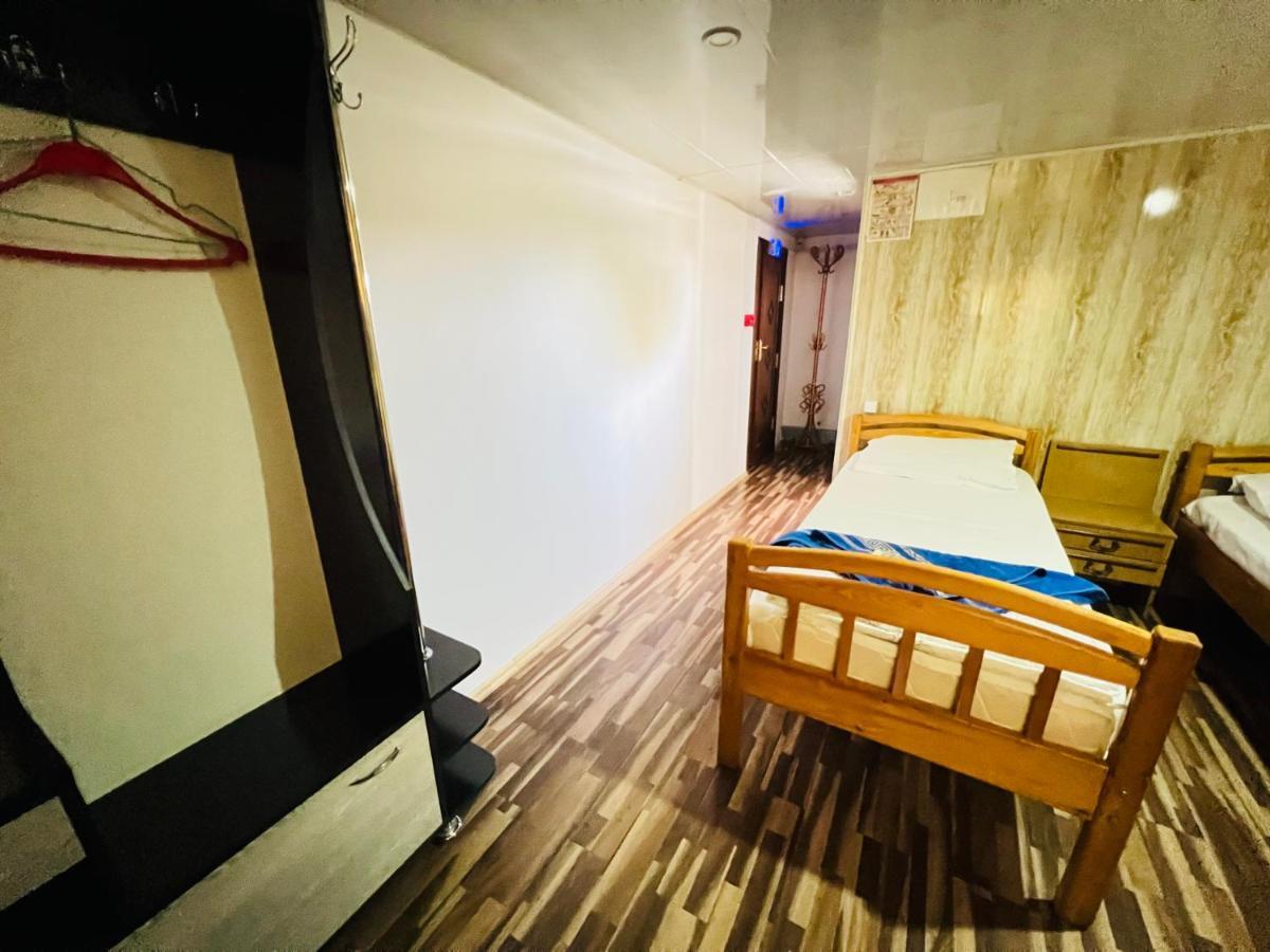 Hotel-Riverside Tasken Kültér fotó